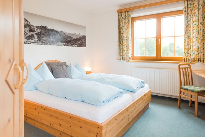 Room 4 of 43