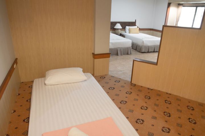 Room 4 of 62
