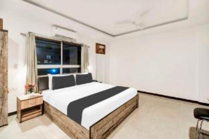 Townhouse Oak Hatigaon Near Medicity Formerly Hotel Grand Majesty