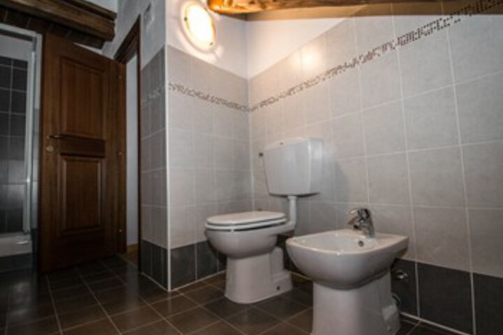 Room 5 of 27