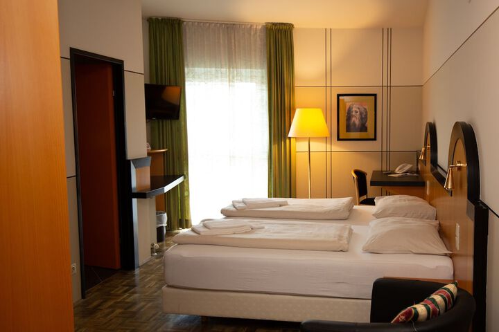 Room 16 of 35