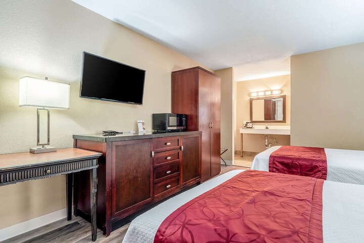 2 Double Beds (14 of 14)