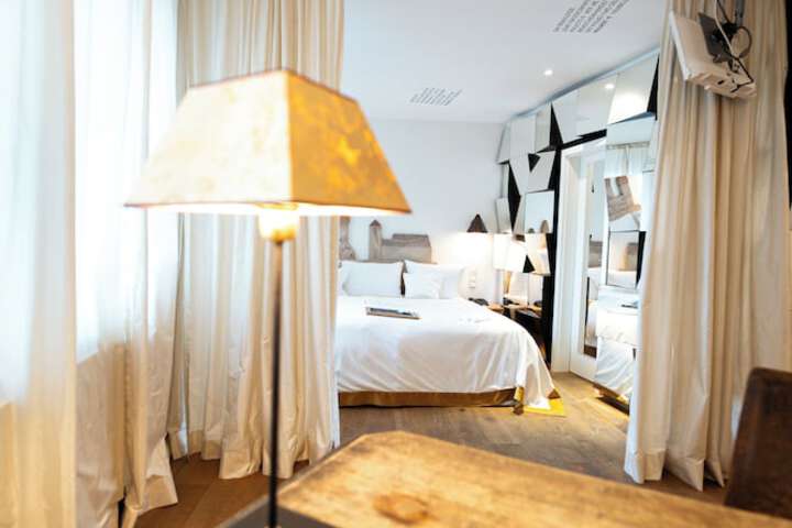 Room 52 of 95