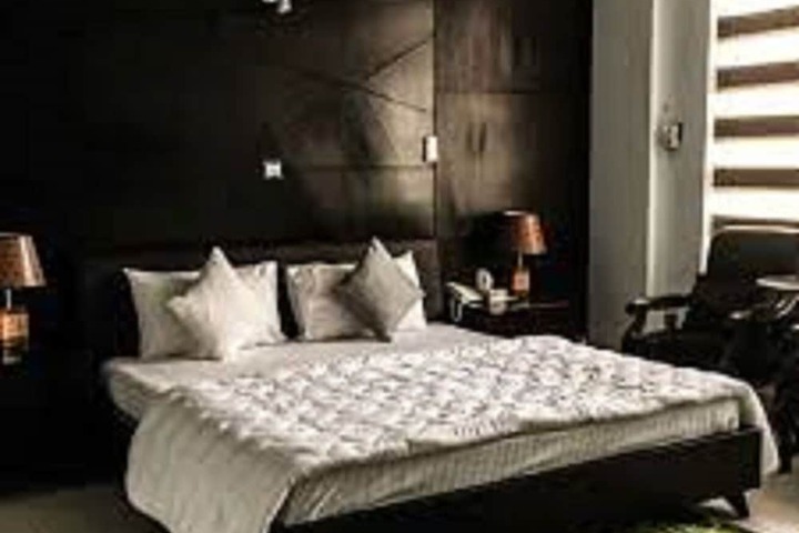 Room 5 of 7