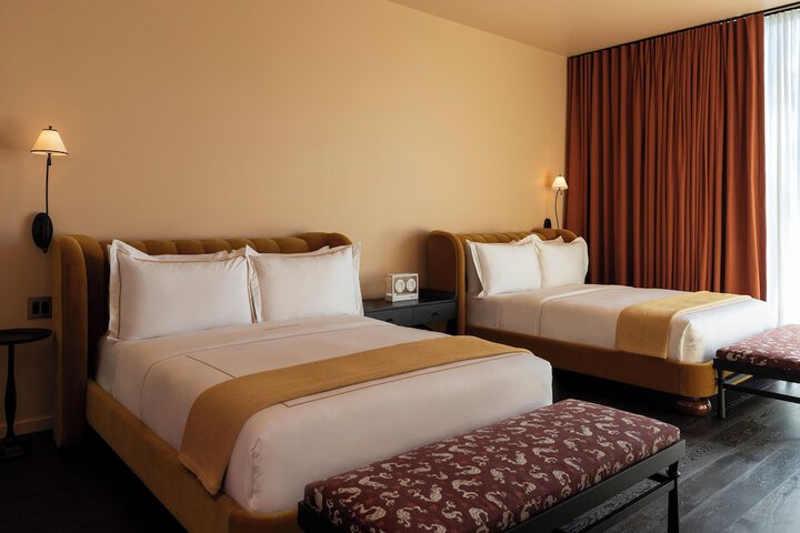 Room 10 of 62