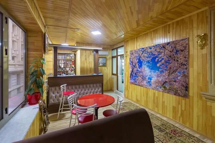 Lounge 36 of 45