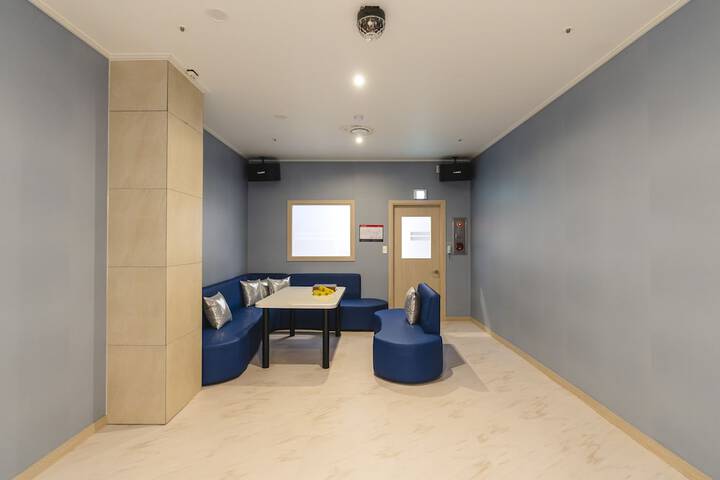 Room 73 of 110