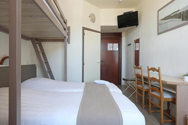 Room 33 of 52