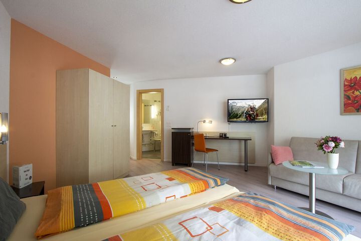 Room 11 of 36