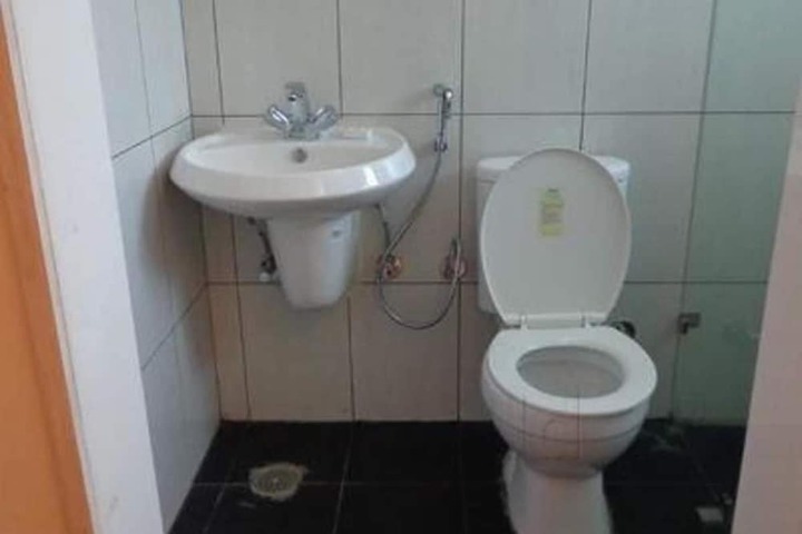 Room 12 of 16