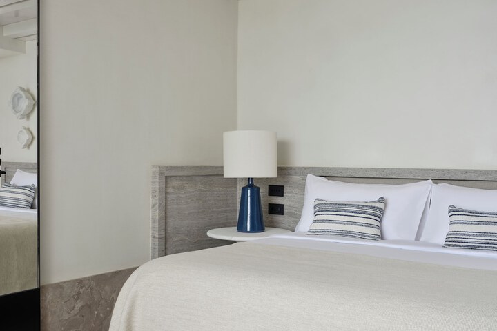 Room 12 of 190