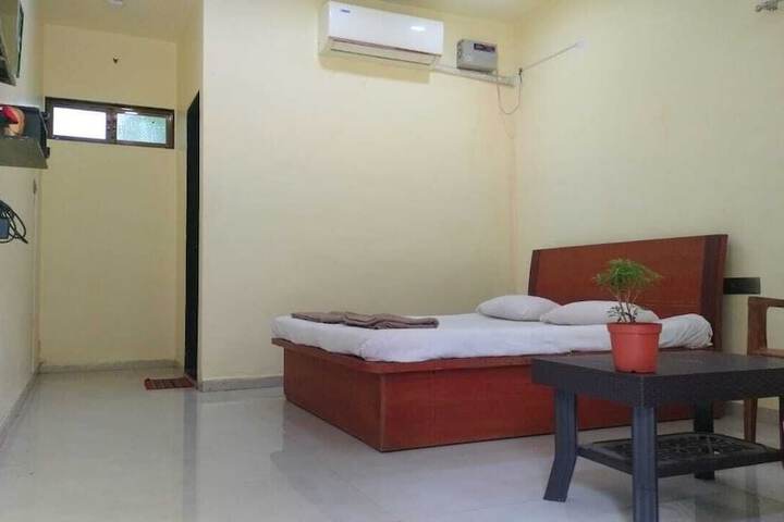 Room 4 of 31