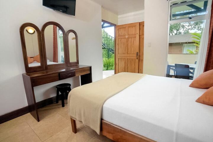Room 10 of 98