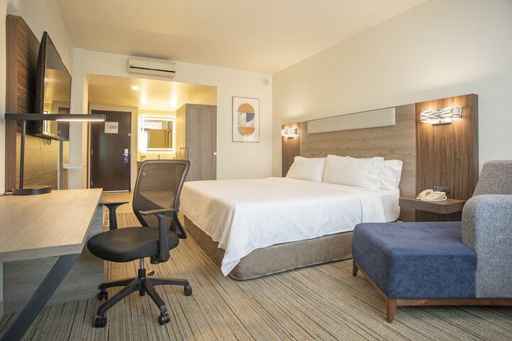 Room 8 of 65