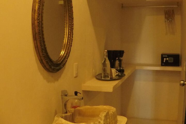 Room 106 of 172