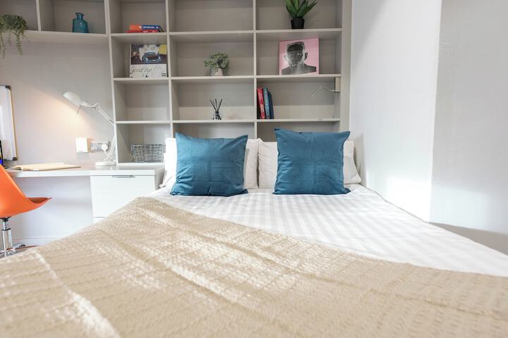 Room 8 of 15