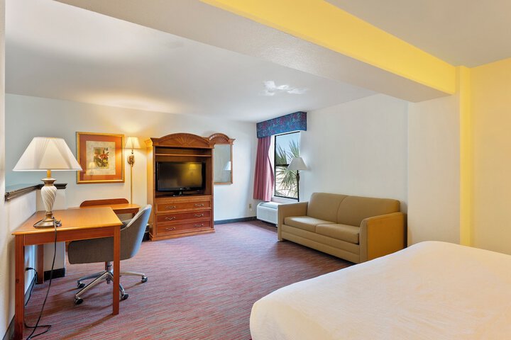 1 King Bed (9 of 14)