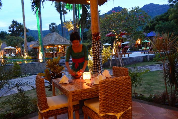Dining 74 of 98