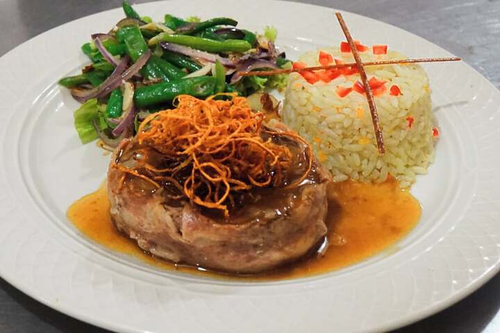 Dining 36 of 49