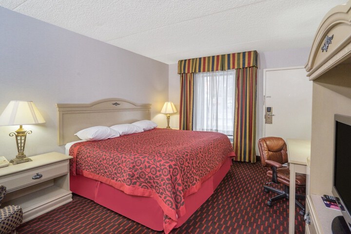 Room 16 of 46