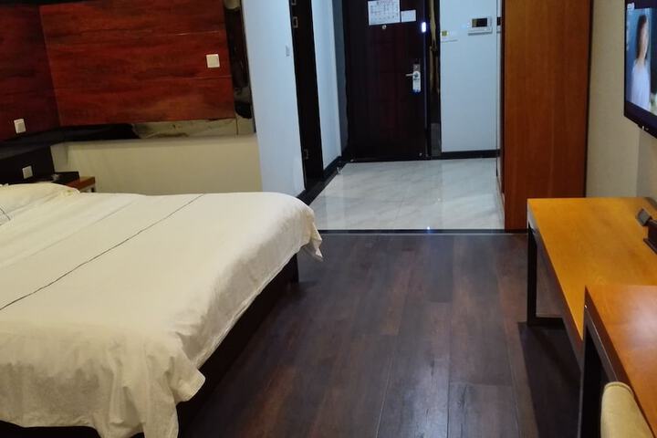 Room 10 of 26