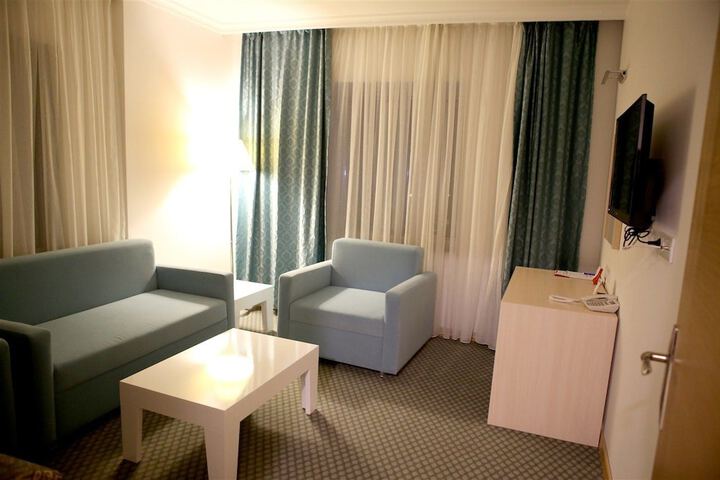 Room 19 of 34