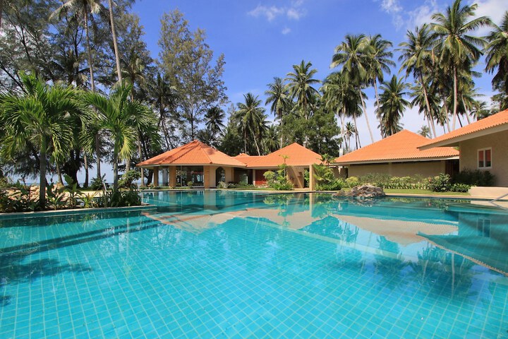 Hotel with Pool