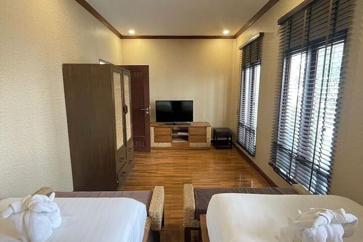Room 17 of 102