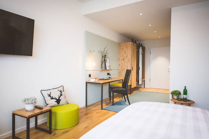 Room 3 of 46
