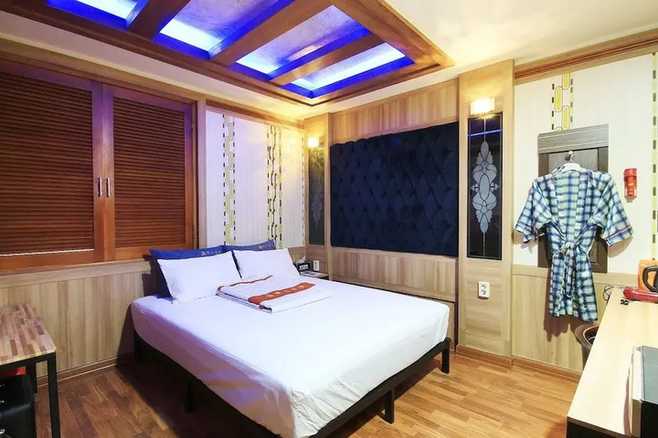 Room 3 of 4