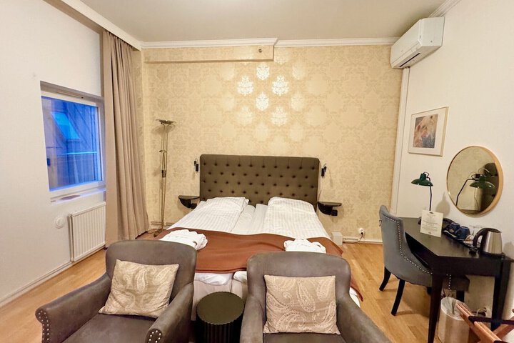 Room 97 of 212