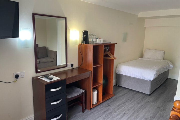Room 12 of 44
