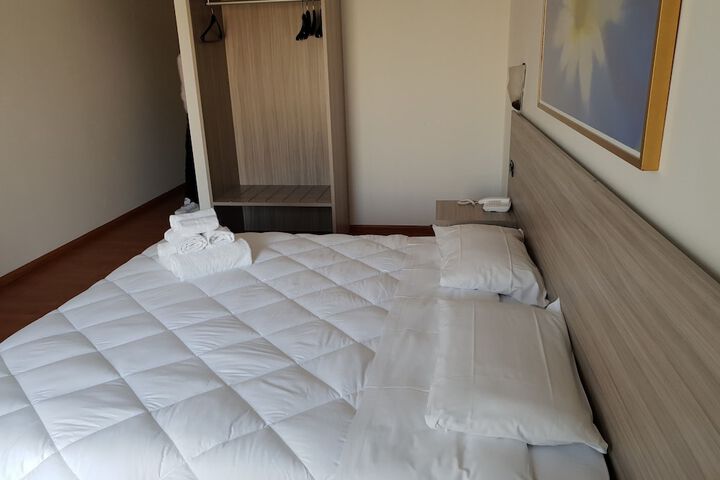 Room 17 of 40