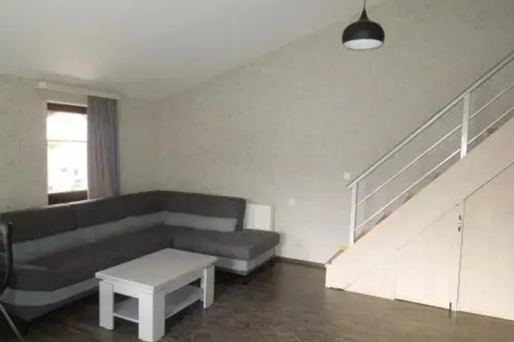 Room 8 of 10