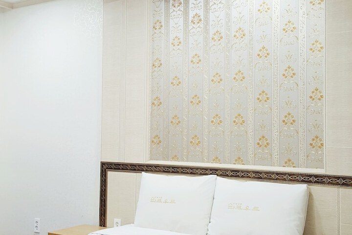 Room 13 of 78