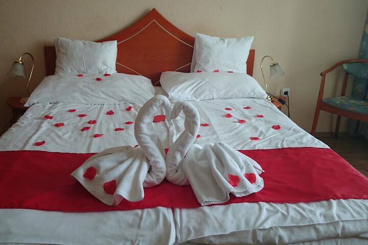 Room 4 of 34