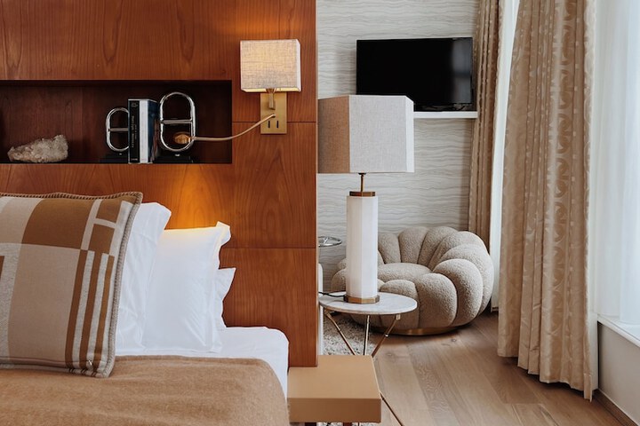 Room 15 of 49