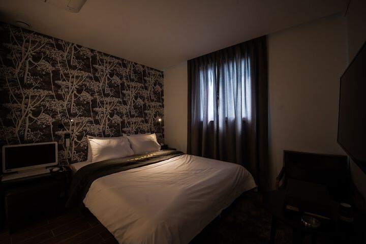 Room 15 of 32
