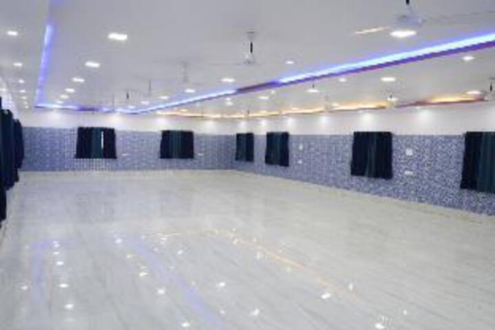 Ballroom/Hall 12 of 15