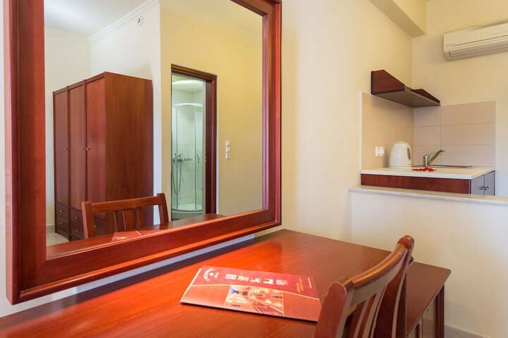 Room 14 of 85