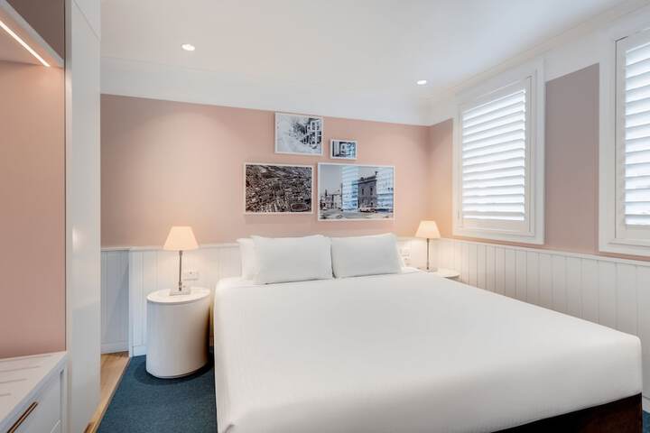 Room 6 of 68