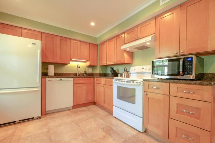 Image of NEW! 3-story Townhome - Private Self checkin, Quiet.