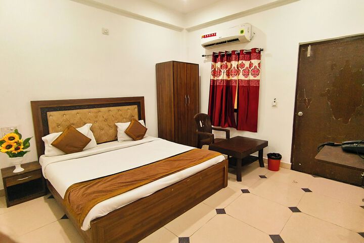 Room 3 of 8