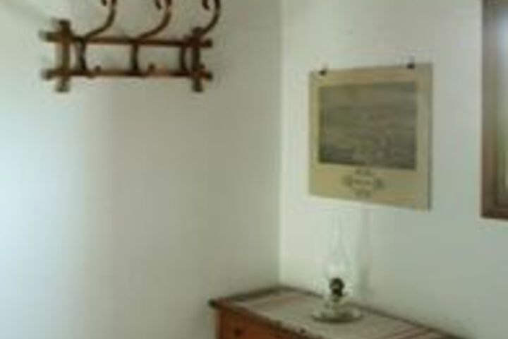 Room 17 of 28
