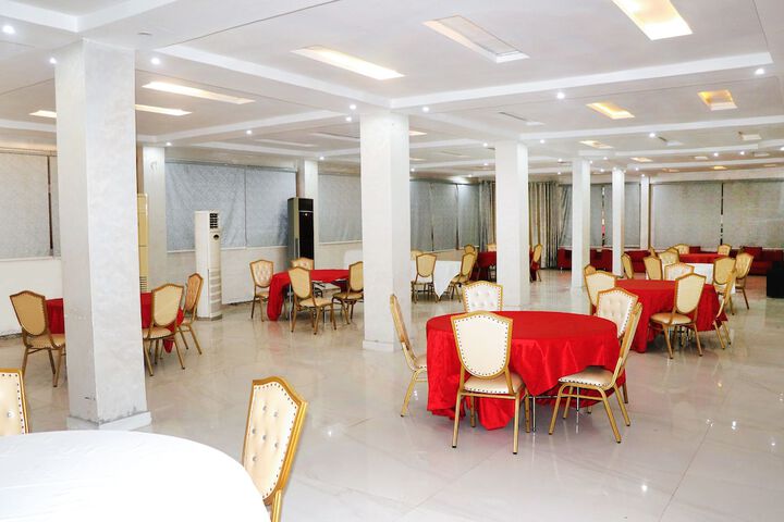 Ballroom/Hall 25 of 31