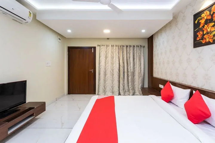 Room 6 of 17