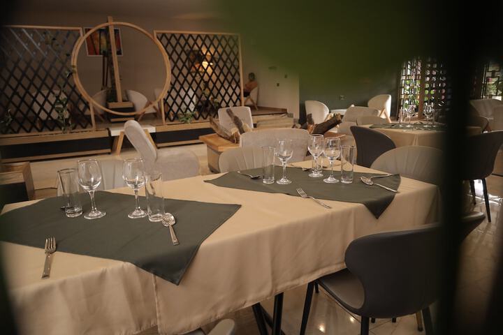 Dining 11 of 17