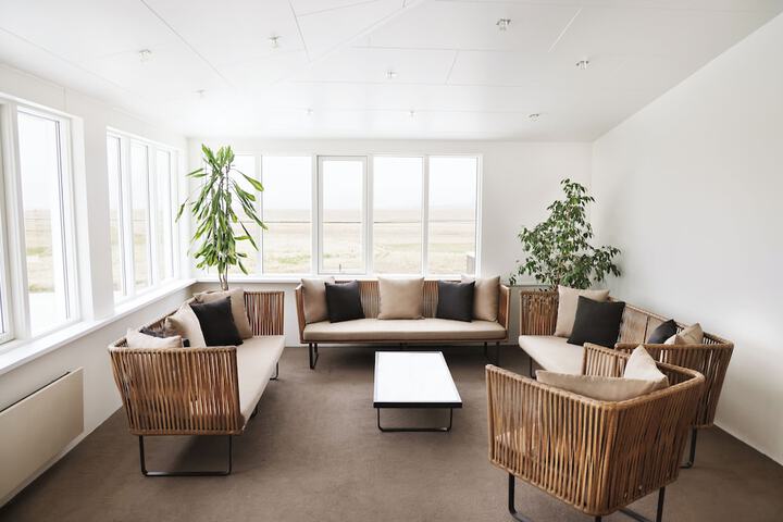 Lounge 48 of 65