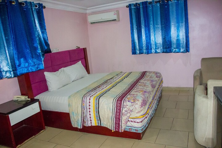 Room 16 of 48