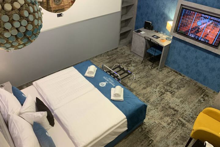 Room 34 of 194